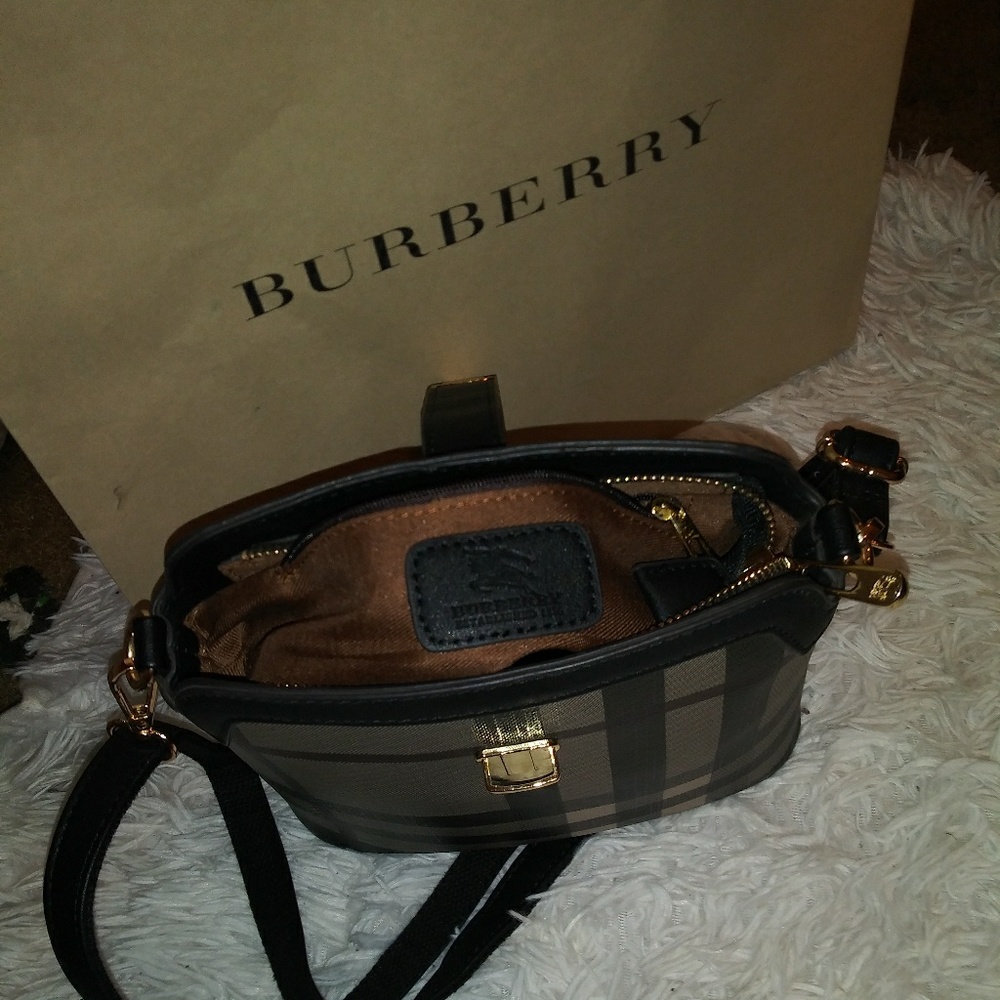 Burberry handbag - Picture 1 of 2